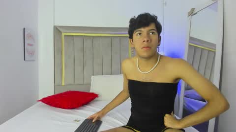 Snapshot of e_r_o_s_ chatting on 11-30-25, 02:59 John online show from 11-30-25, 02:59