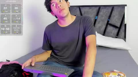 Snapshot of e_r_o_s_ chatting on 01-11-26, 12:10 John online show from 01-11-26, 12:10