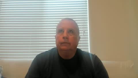 Snapshot of e_rectiom chatting on 12-18-25, 08:15 Mr Wonderful online show from 12-18-25, 08:15