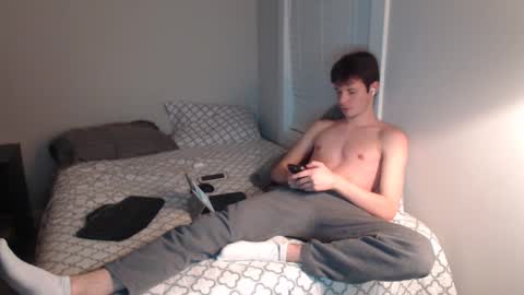 Snapshot of ealexk chatting on 01-08-25, 04:02 Alex online show from 01-08-25, 04:02