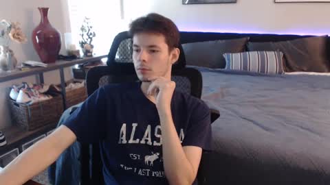 Snapshot of ealexk chatting on 10-08-25, 08:50 Alex online show from 10-08-25, 08:50