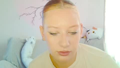 Snapshot of earn_my_lily chatting on 04-22-26, 07:22 Lily online show from 04-22-26, 07:22
