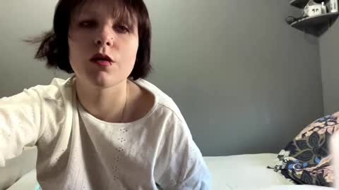 Snapshot of earthascritchfield chatting on 04-25-26, 07:22 Rina online show from 04-25-26, 07:22