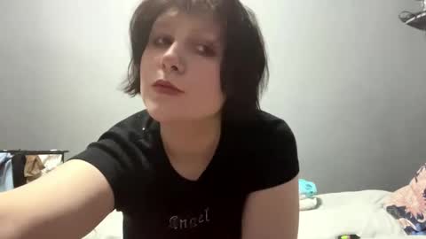 Snapshot of earthascritchfield chatting on 04-28-26, 05:18 Rina online show from 04-28-26, 05:18