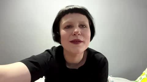 Snapshot of earthascritchfield chatting on 05-12-26, 04:04 Rina online show from 05-12-26, 04:04