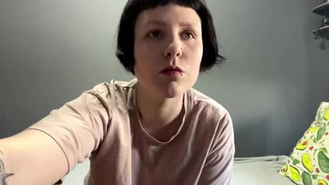 Snapshot of earthascritchfield chatting on 05-19-26, 08:42 Rina online show from 05-19-26, 08:42