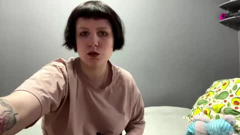 Snapshot of earthascritchfield chatting on 05-27-26, 03:20 Rina online show from 05-27-26, 03:20