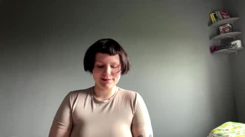 Snapshot of earthascritchfield chatting on 05-28-26, 09:06 Rina online show from 05-28-26, 09:06