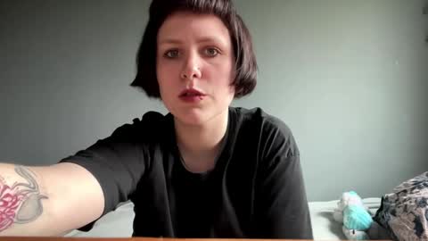 Snapshot of earthascritchfield chatting on 05-31-26, 02:35 Rina online show from 05-31-26, 02:35