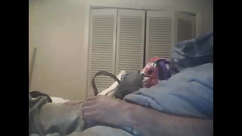 Snapshot of easye4015 chatting on 12-21-25, 05:20 Easye online show from 12-21-25, 05:20