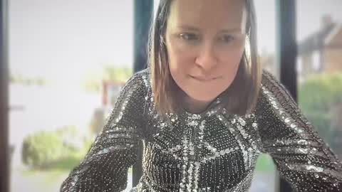 Nadia Ferreira  online show from 02-05-25, 10:19