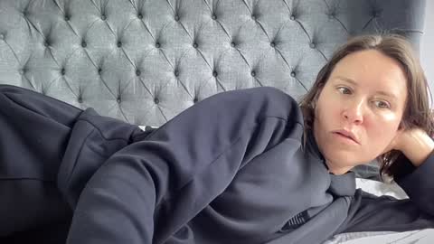 Nadia Ferreira  online show from 09-23-25, 10:07