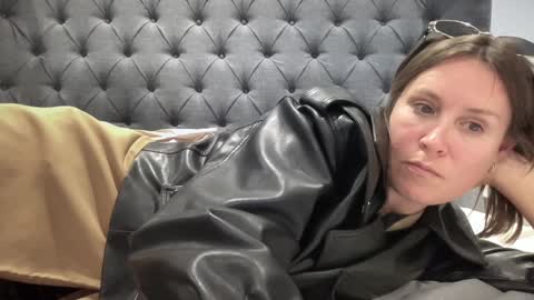 Nadia Ferreira  online show from 10-12-25, 07:13