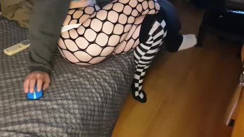 shy yoong cross online show from 10-27-25, 10:25