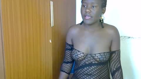 Snapshot of ebonnyqueeen chatting on 12-04-25, 12:14 Queen online show from 12-04-25, 12:14