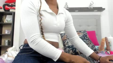 Snapshot of ebony_hot_sex1 chatting on 03-09-25, 11:36 linda online show from 03-09-25, 11:36