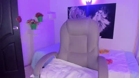 Snapshot of ebony_katterin chatting on 01-21-25, 07:39 ebony_katterin online show from 01-21-25, 07:39