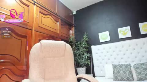 Snapshot of ebony_katterin chatting on 09-19-25, 11:00 ebony_katterin online show from 09-19-25, 11:00