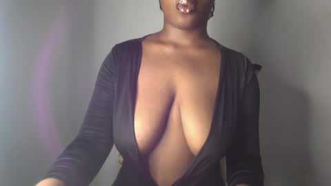Snapshot of ebony_pussy98 chatting on 12-08-24, 03:21 delilah online show from 12-08-24, 03:21