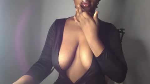 Snapshot of ebony_pussy98 chatting on 12-10-24, 03:41 delilah online show from 12-10-24, 03:41