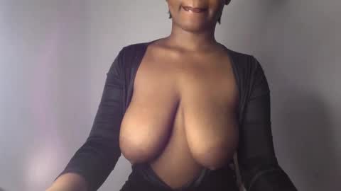 Snapshot of ebony_pussy98 chatting on 12-10-24, 03:01 delilah online show from 12-10-24, 03:01
