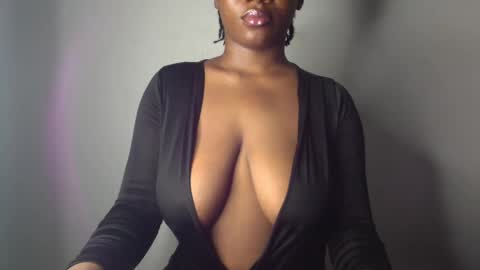 Snapshot of ebony_pussy98 chatting on 02-14-25, 02:28 delilah online show from 02-14-25, 02:28