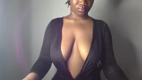 Snapshot of ebony_pussy98 chatting on 02-16-25, 02:20 delilah online show from 02-16-25, 02:20