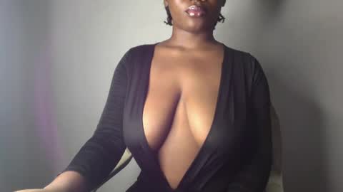 Snapshot of ebony_pussy98 chatting on 02-21-25, 07:32 delilah online show from 02-21-25, 07:32