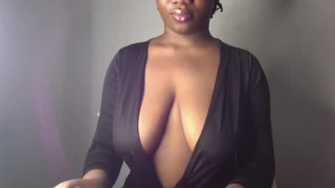 Snapshot of ebony_pussy98 chatting on 02-27-25, 02:53 delilah online show from 02-27-25, 02:53