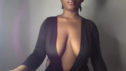 Snapshot of ebony_pussy98 chatting on 03-04-25, 04:41 delilah online show from 03-04-25, 04:41