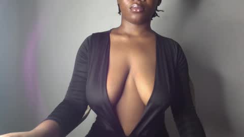 Snapshot of ebony_pussy98 chatting on 03-05-25, 03:51 delilah online show from 03-05-25, 03:51