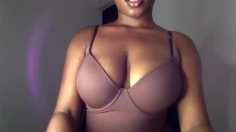 Snapshot of ebony_pussy98 chatting on 03-13-26, 07:31 delilah online show from 03-13-26, 07:31