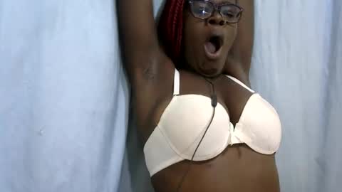 Snapshot of ebonybloom01 chatting on 11-05-25, 01:27 ebonybloom01 online show from 11-05-25, 01:27