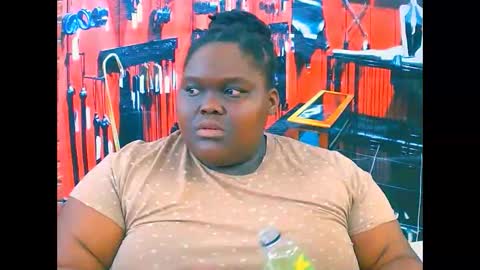 ebonyhotbuns4u2luv online show from 11-18-25, 09:36