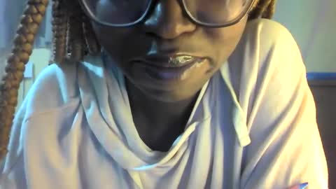 Ebonymuse2 online show from 04-22-26, 11:39