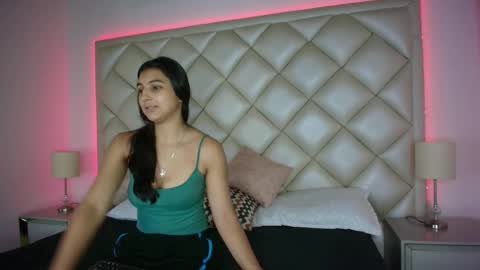 Snapshot of eclipseandflame chatting on 10-06-25, 02:14 online show from 10-06-25, 02:14