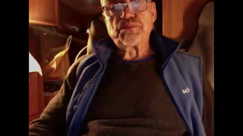 Snapshot of eddelmar chatting on 01-01-25, 04:39 eddelmar online show from 01-01-25, 04:39