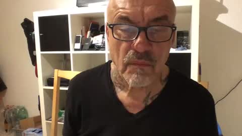 Snapshot of eddelmar chatting on 01-06-25, 04:44 eddelmar online show from 01-06-25, 04:44