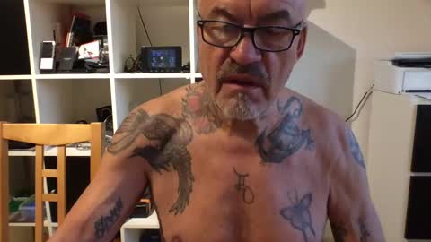 Snapshot of eddelmar chatting on 01-07-25, 07:42 eddelmar online show from 01-07-25, 07:42