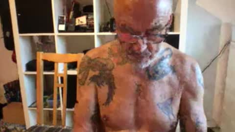 Snapshot of eddelmar chatting on 01-20-25, 08:52 eddelmar online show from 01-20-25, 08:52