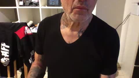 Snapshot of eddelmar chatting on 02-08-25, 04:47 eddelmar online show from 02-08-25, 04:47