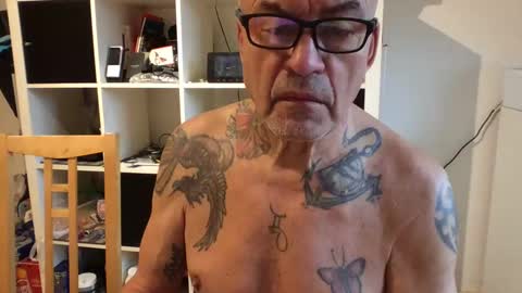 Snapshot of eddelmar chatting on 02-25-25, 08:58 eddelmar online show from 02-25-25, 08:58