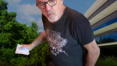 Snapshot of eddelmar chatting on 10-13-25, 01:44 eddelmar online show from 10-13-25, 01:44