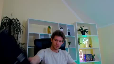Snapshot of eddie_baker chatting on 05-12-26, 12:35 eddie_baker online show from 05-12-26, 12:35