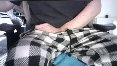 Snapshot of edged_biker chatting on 11-23-25, 09:09 edged biker online show from 11-23-25, 09:09