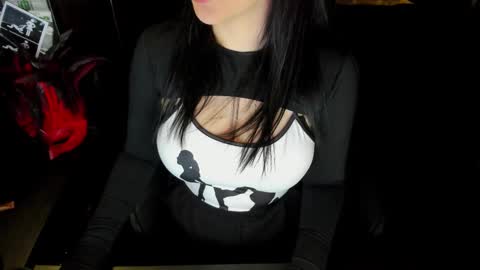 EdgeQueen69 online show from 12-18-25, 08:04