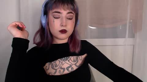 Snapshot of ediefris chatting on 01-09-26, 05:04 fickle demon made of clumps of matter online show from 01-09-26, 05:04