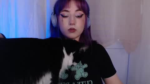 Snapshot of ediefris chatting on 02-19-26, 01:29 fickle demon made of clumps of matter online show from 02-19-26, 01:29