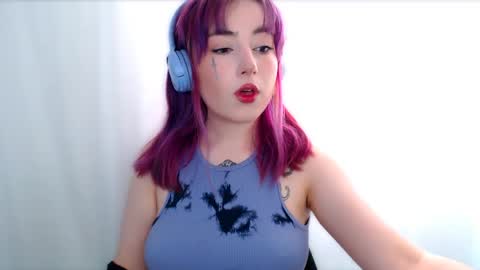 Snapshot of ediefris chatting on 05-19-26, 01:22 fickle demon made of clumps of matter online show from 05-19-26, 01:22