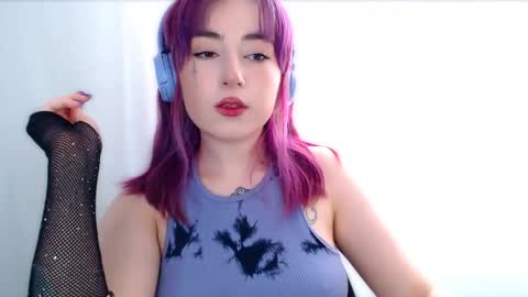 Snapshot of ediefris chatting on 05-19-26, 01:56 fickle demon made of clumps of matter online show from 05-19-26, 01:56
